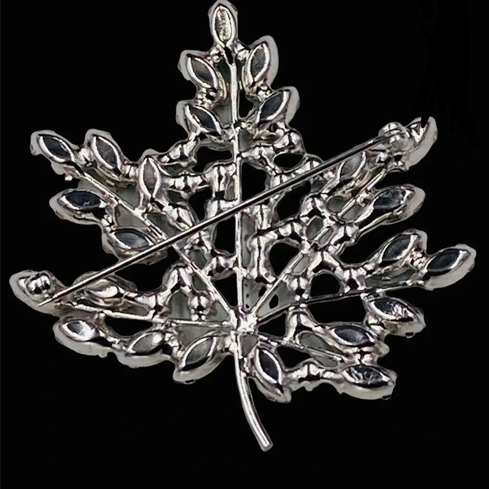 Gorgeous Vintage B David Green Rhinestone Maple Leaf Brooch